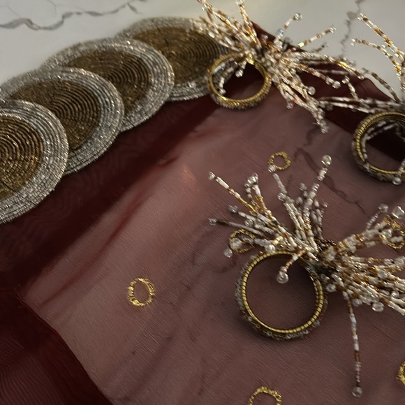 Gorgeous elegant table placemats napkin rings and coasters - Picture 8 of 8